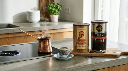 Cezve de café turc avec les boîtes réelles Mehmet Efendi 500g et Kahve Dünyası