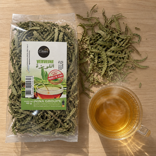 Tisane Verveine Naturelle 40g - vue flat lay avec tasse